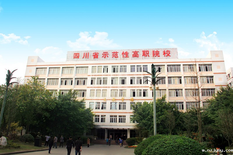 龙泉校区南教学楼.jpg 龙泉校区南教学楼.jpg